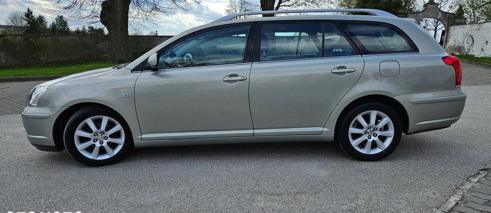 Toyota Avensis cena 15999 przebieg: 195236, rok produkcji 2005 z Wysokie Mazowieckie małe 211
